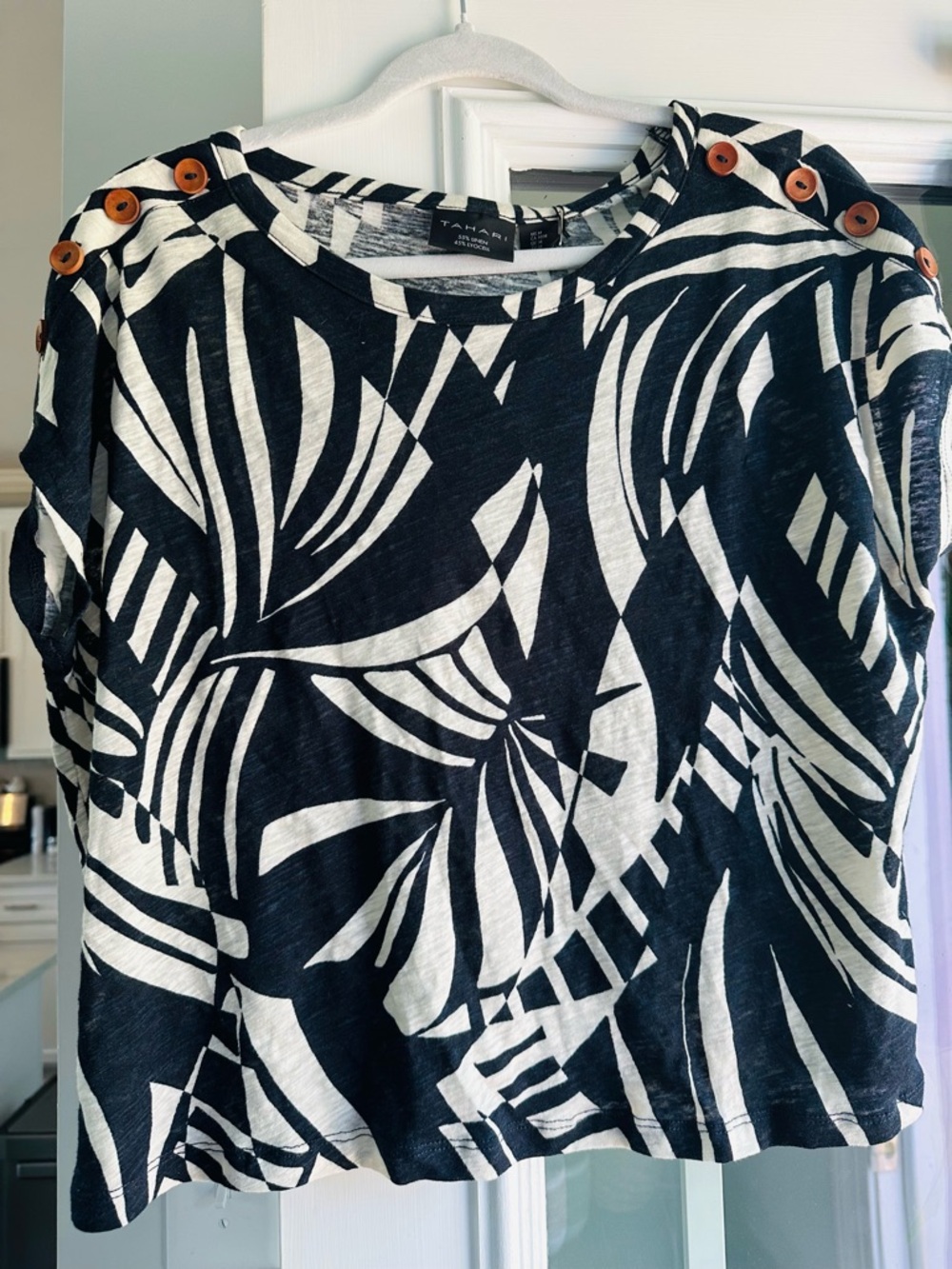 Tahari Women’s 2 piece Set Black Cream Tropical Top Pants Linen Resort M NWT - Picture 2 of 14